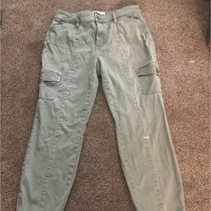 Women’s White House Black Market Ankle Pants Cargo Pants in Olive Green